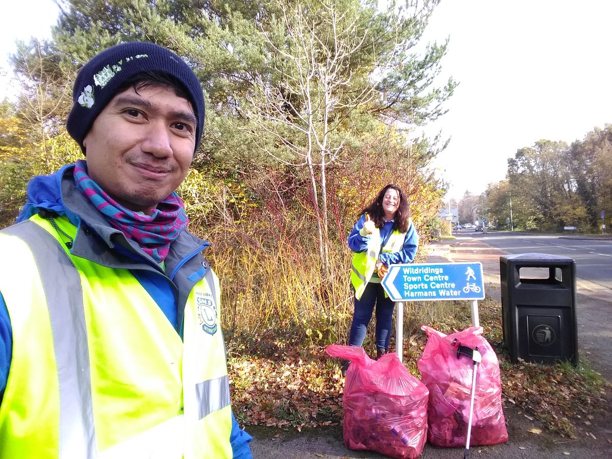 BracknellLions's tweet photo. Litter picking the local area- socially distanced volunteering &amp; daily exercise rolled into one!
2 areas completed and another planned this week. Thank you @BracknellForest for providing gloves, bags &amp; pick up. https://t.co/VTkL0eLRry