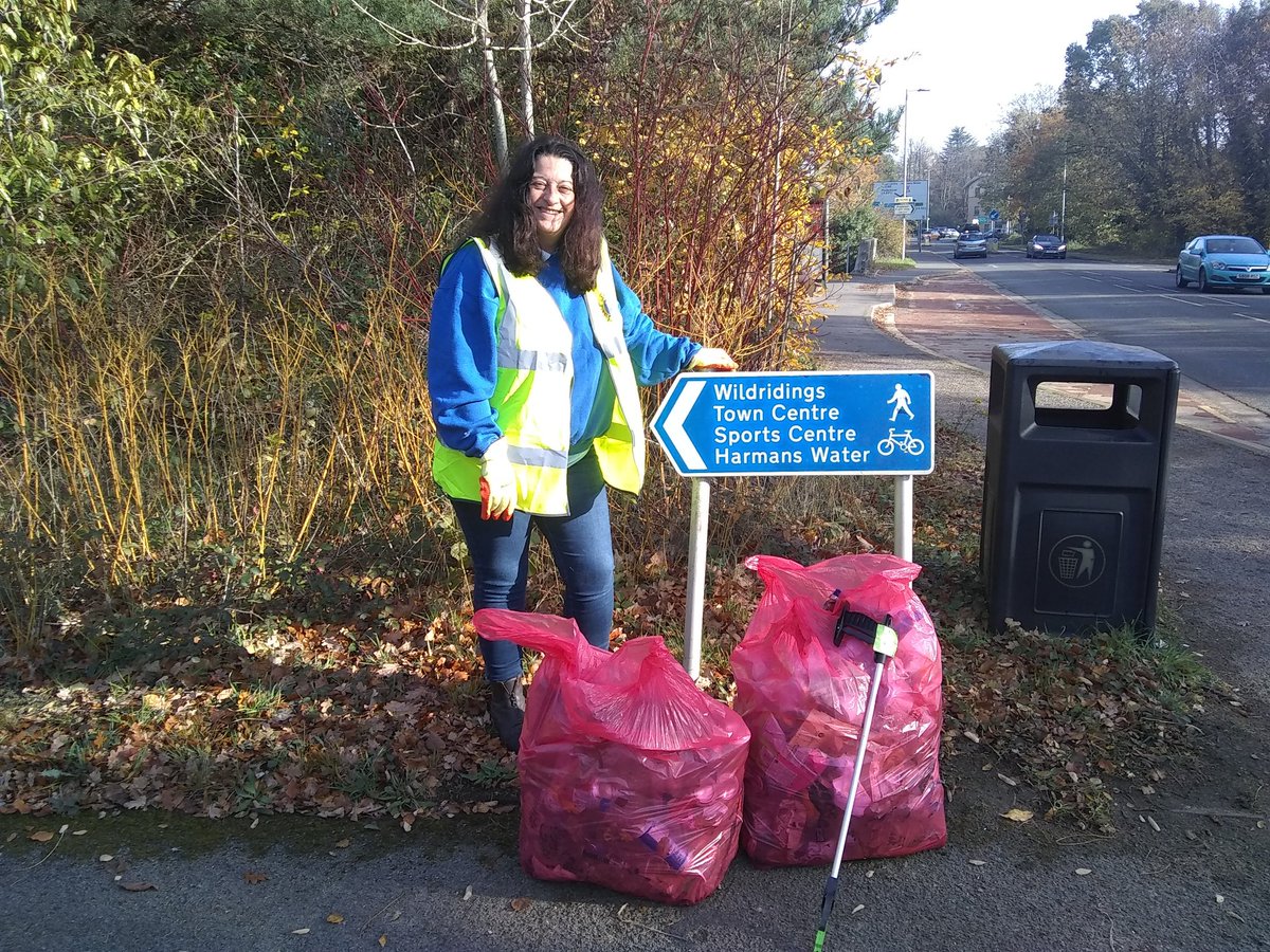 BracknellLions's tweet photo. Litter picking the local area- socially distanced volunteering &amp; daily exercise rolled into one!
2 areas completed and another planned this week. Thank you @BracknellForest for providing gloves, bags &amp; pick up. https://t.co/VTkL0eLRry