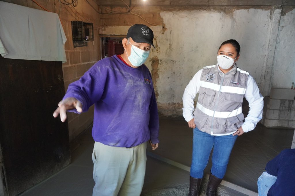 mary_sol011's tweet photo. En la comunidad de #Bermejillo estamos llevando a cabo el programa de #pisosfirme  para el mejoramiento de su vivienda" ❤️🏘️ más de 117 acciones en #15comunidades.
#segundoañoDejamosHuella. https://t.co/V15W8kuL17