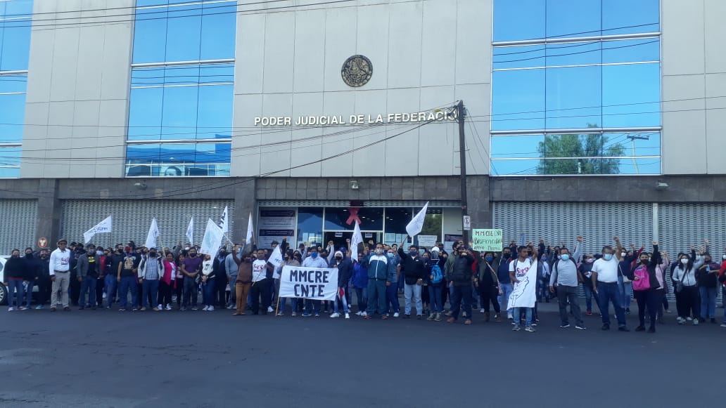 Cheri_EPO55's tweet photo. Hoy, 9 de nov.,el #MMCRE #CNTE interpone #AmparoPorBasificación
Ante un Juez de @SCJN en #Naucalpan @Edomex 
En el marco de #JornadaNacionaldeLucha de la CNTE
@alfredodelmazo @geramonro05 @israeljeronimol 
@emoctezumab @SEP_mx @CODHEM 
@LagarrapataS22 @lajornadaonline @lhan55 https://t.co/A8A331hJQO
