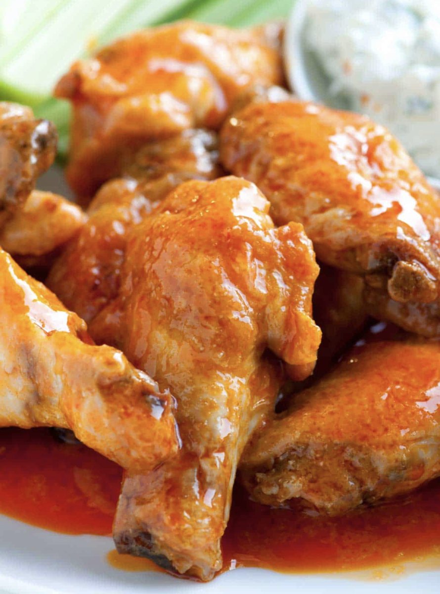 BricktreeCo's tweet photo. It's the start of a new week! Tonight we'll have the game on! What's football without wings? Kingdom Eatz is here this evening with their wings from 4-9:30pm!
#brewery #mondaynightfootball #lincolntonnc #beer #craftbeer #wings #beerbuildscommunity #eureka https://t.co/xXODQzY1sE