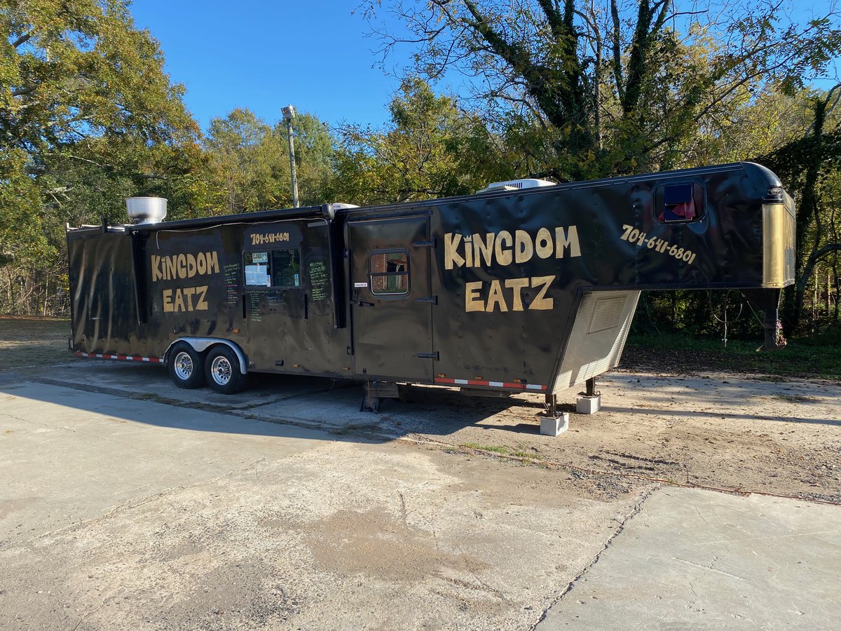 BricktreeCo's tweet photo. It's the start of a new week! Tonight we'll have the game on! What's football without wings? Kingdom Eatz is here this evening with their wings from 4-9:30pm!
#brewery #mondaynightfootball #lincolntonnc #beer #craftbeer #wings #beerbuildscommunity #eureka https://t.co/xXODQzY1sE