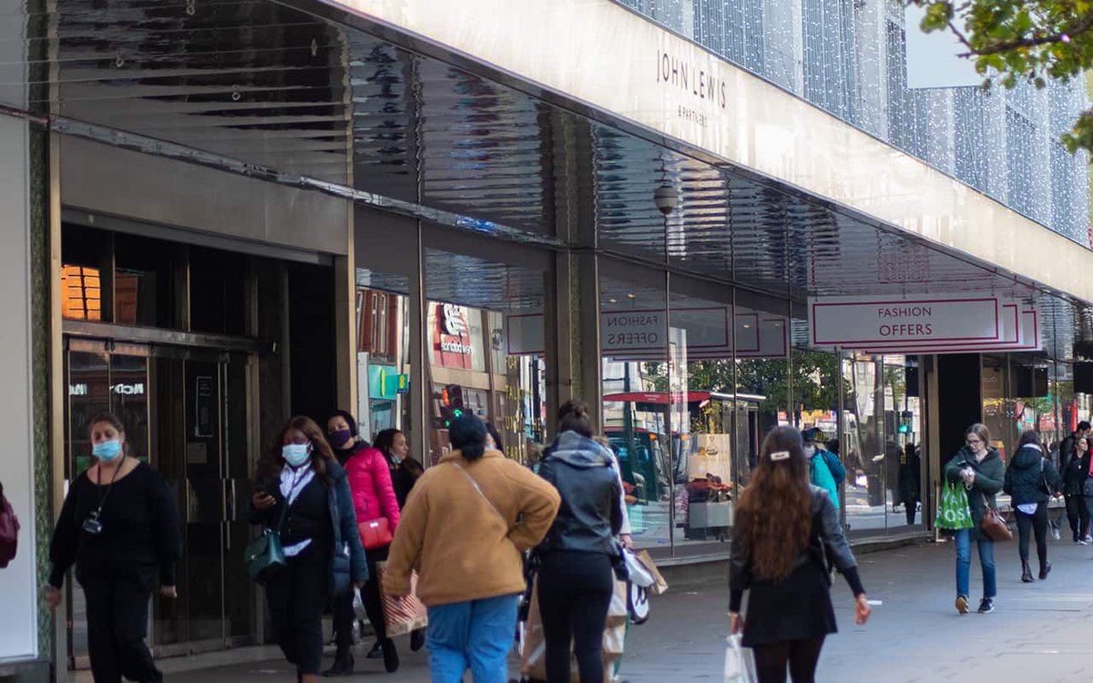 ByAppointmentAp's tweet photo. Footfall sees jump of 11.4% across all UK retail destinations pre-Lockdown 2  https://t.co/zx8htCHus5 

#lockdown2 #retailnews #retailindustry @theindustryfash https://t.co/fUUtZ0YHmo