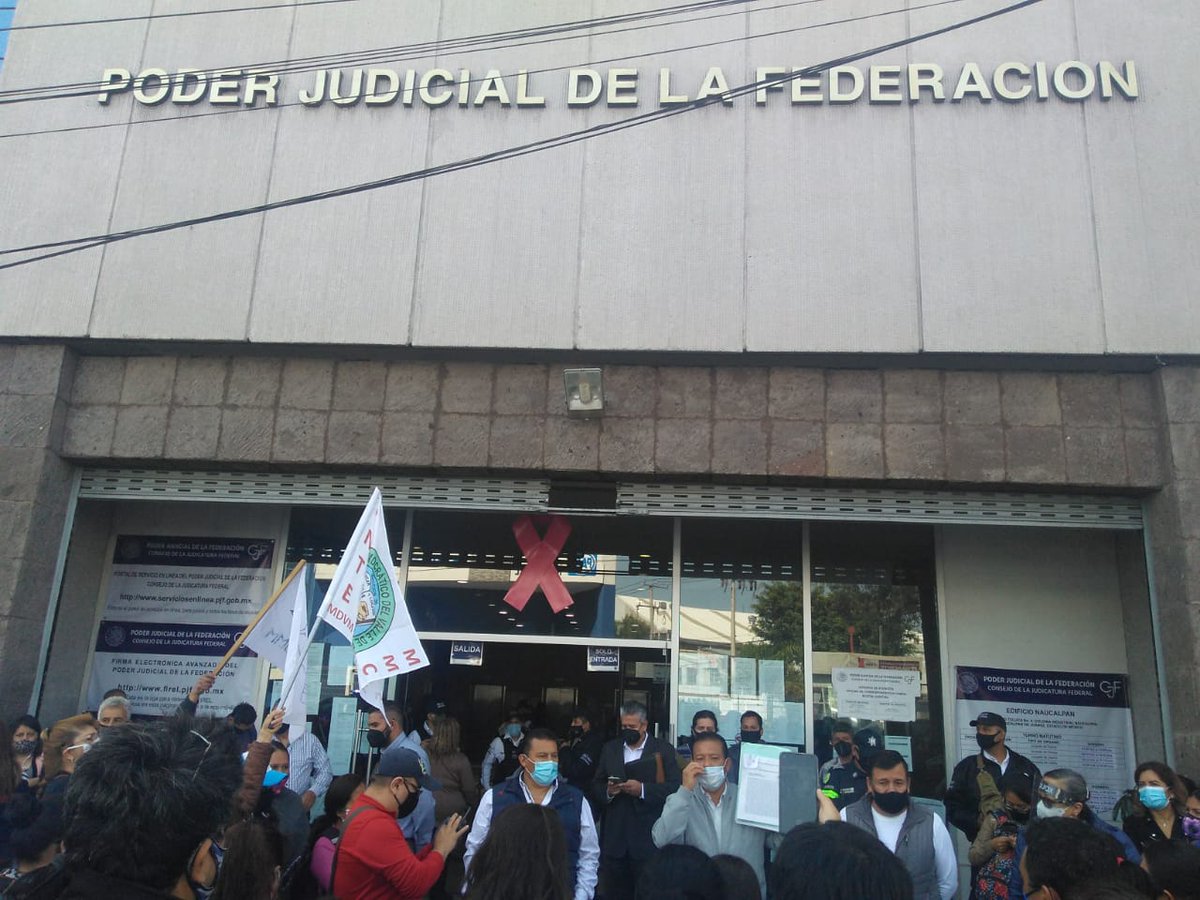 Cheri_EPO55's tweet photo. Hoy, 9 de nov.,el #MMCRE #CNTE interpone #AmparoPorBasificación
Ante un Juez de @SCJN en #Naucalpan @Edomex 
En el marco de #JornadaNacionaldeLucha de la CNTE
@alfredodelmazo @geramonro05 @israeljeronimol 
@emoctezumab @SEP_mx @CODHEM 
@LagarrapataS22 @lajornadaonline @lhan55 https://t.co/A8A331hJQO