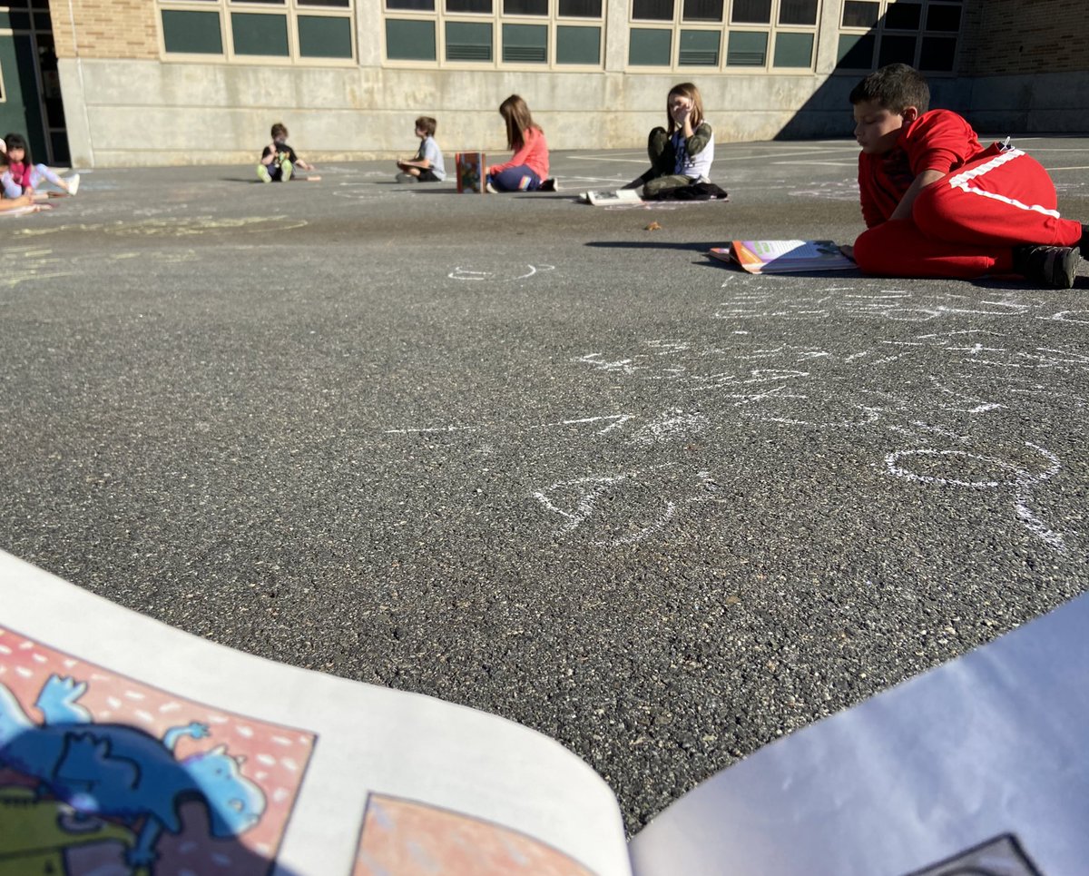 MsLocke_'s tweet photo. With it being so nice out, C22 went outside and did a literacy lesson.  @shawsheenschool @ShawsheenOffice https://t.co/8zAtLDGh0X