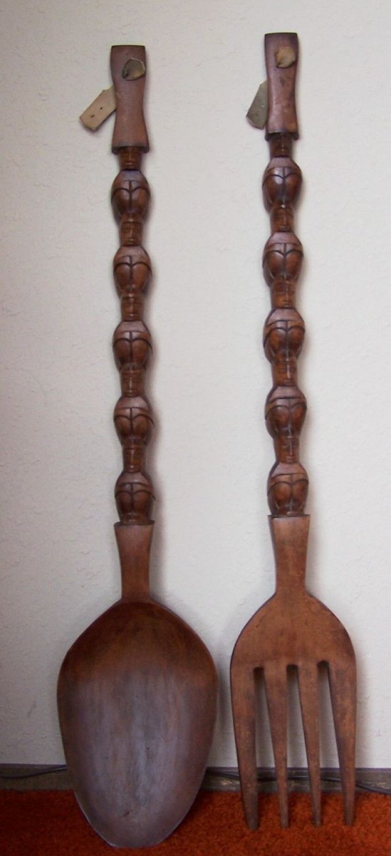 A giant wooden spoon and fork can usually be found hanging or propped up in a lot of Filipino dining rooms and kitchens. FYI, spoon and fork is the default pinoy cutlery set. The fork is never in shot in the ad, but I bet anything that there's prongs behind that Christmas tree.