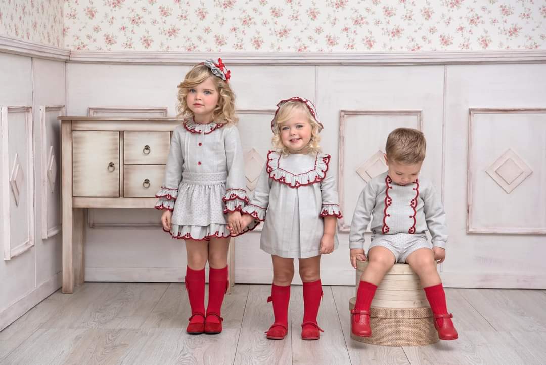 LittleKingsPlas's tweet photo. ¿Felicitas la #Navidad con la foto de tus peques?😍🎄

¡Aprovecha ahora nuestro -30% dto en toda la colección!

Ven a vernos o haz tu pedido online en nuestra tienda. Sigue estos pasos: Entra en https://t.co/uiC0Udq4yL y selecciona la tienda de Plasencia. ¡Te lo llevamos a casa! https://t.co/TsF6aa1TwK