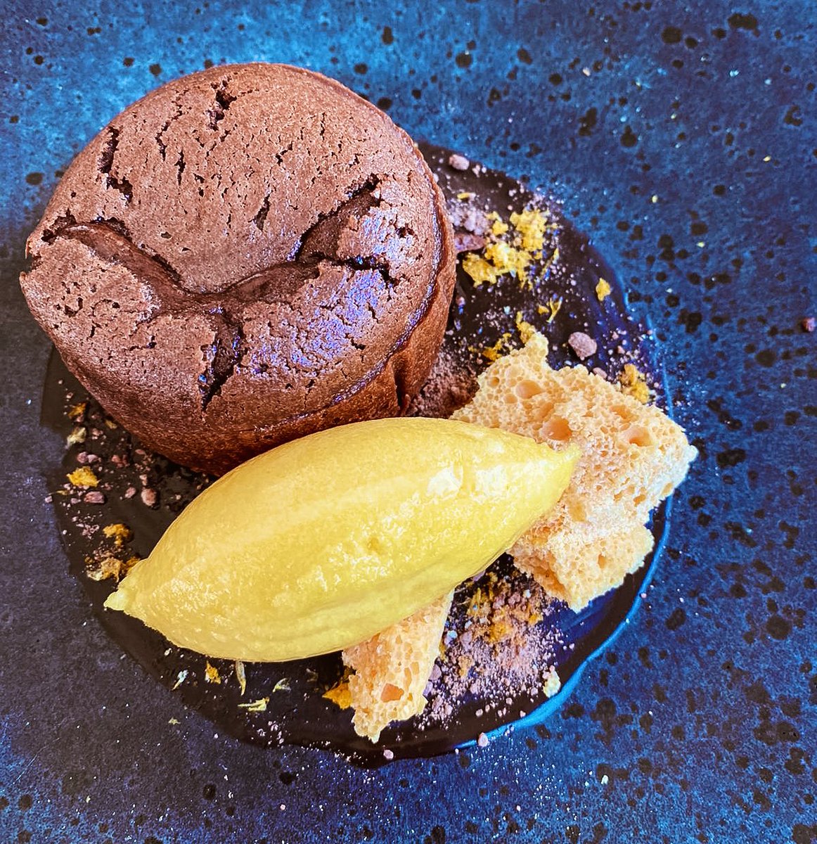 If Monday was a dessert... 🍫 
.
.
The ooey gooey-ness of this warm chocolate fondant, orange aero and mandarin sorbet is epic. Pass the spoon 🥄 #chocolateorange #gooeygoodness