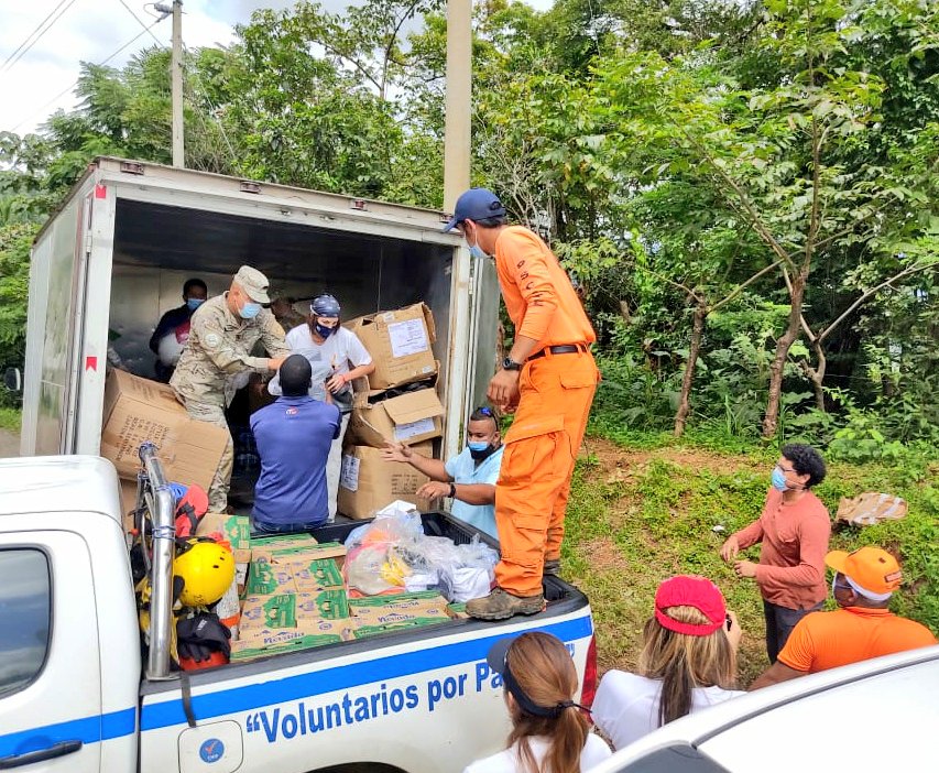 Contribuyendo con el bienestar de la niñez de la Comarca Ngäbe-Buglé, el personal de Acción Integral, el Movimiento "Ellos Nos Necesitan" con el apoyo de <a href="/Sinaproc_Panama/">SINAPROC PANAMA</a>  entregaron 600 unidades de leche y 2.200 de agua, además de víveres y alimentos en el albergue de Soloy.