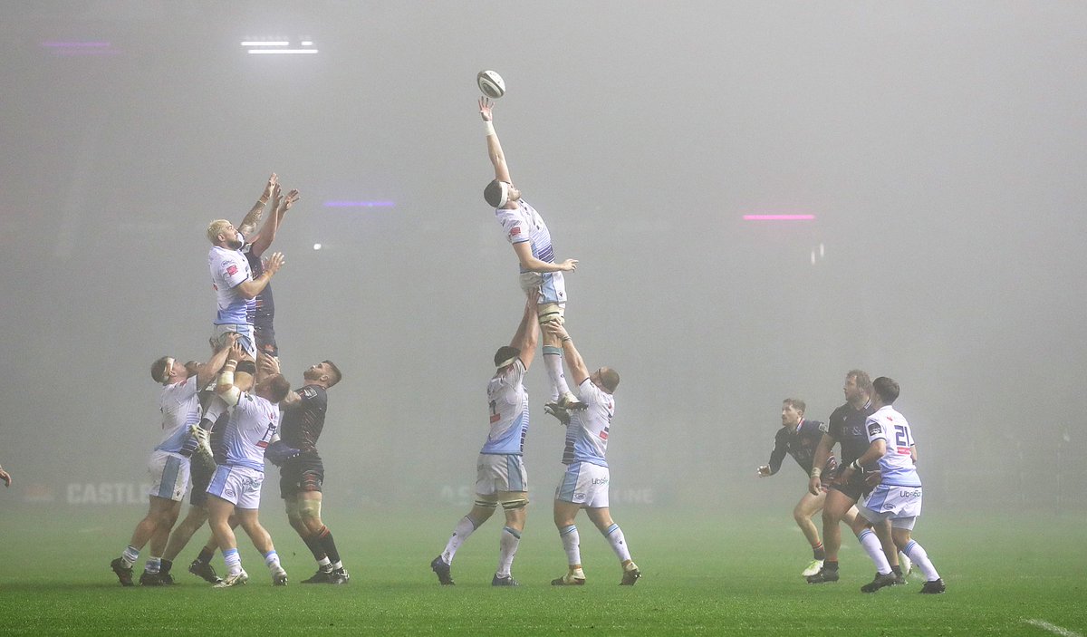 Txetxu001's tweet photo. Absolutely spectacular #photo on the #EDIvCBL #rugby match on Murrayfield, minutes before the fog 🌫 closed #GuinnessPRO14 https://t.co/lomszugRUr