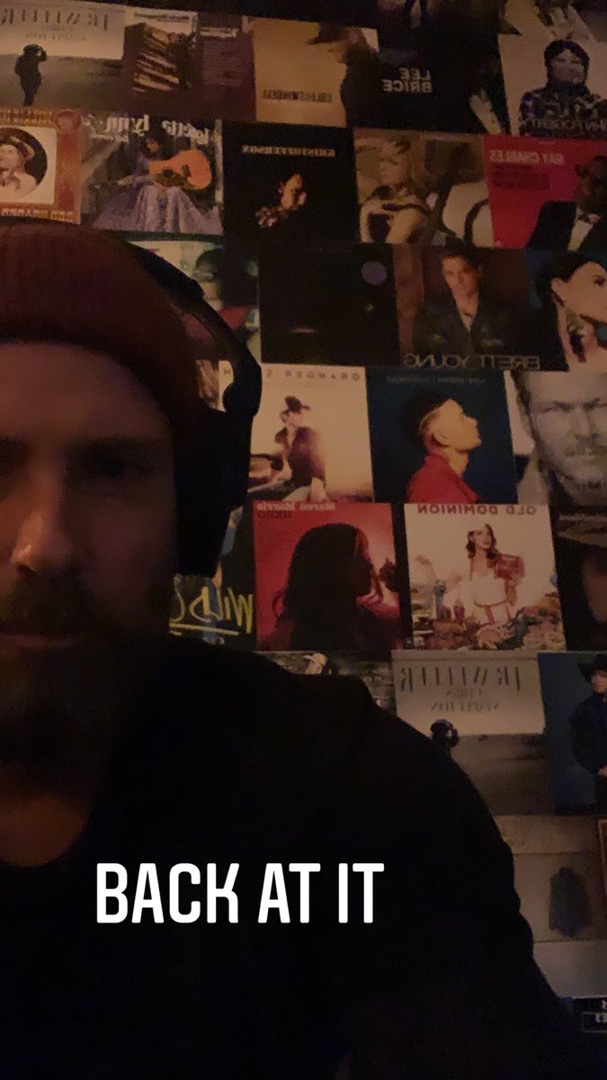 GrahamBunn's tweet photo. #CMAawards interviews ... #tymes https://t.co/ub19CL0F7O