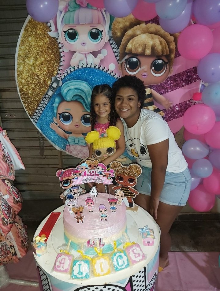 Vanessairis23's tweet photo. Obrigada a família,vovó e primas,pelas presença e o carinho!!
#ALICE #FEZ4 🥳🎂 https://t.co/4RcoFK9c1b