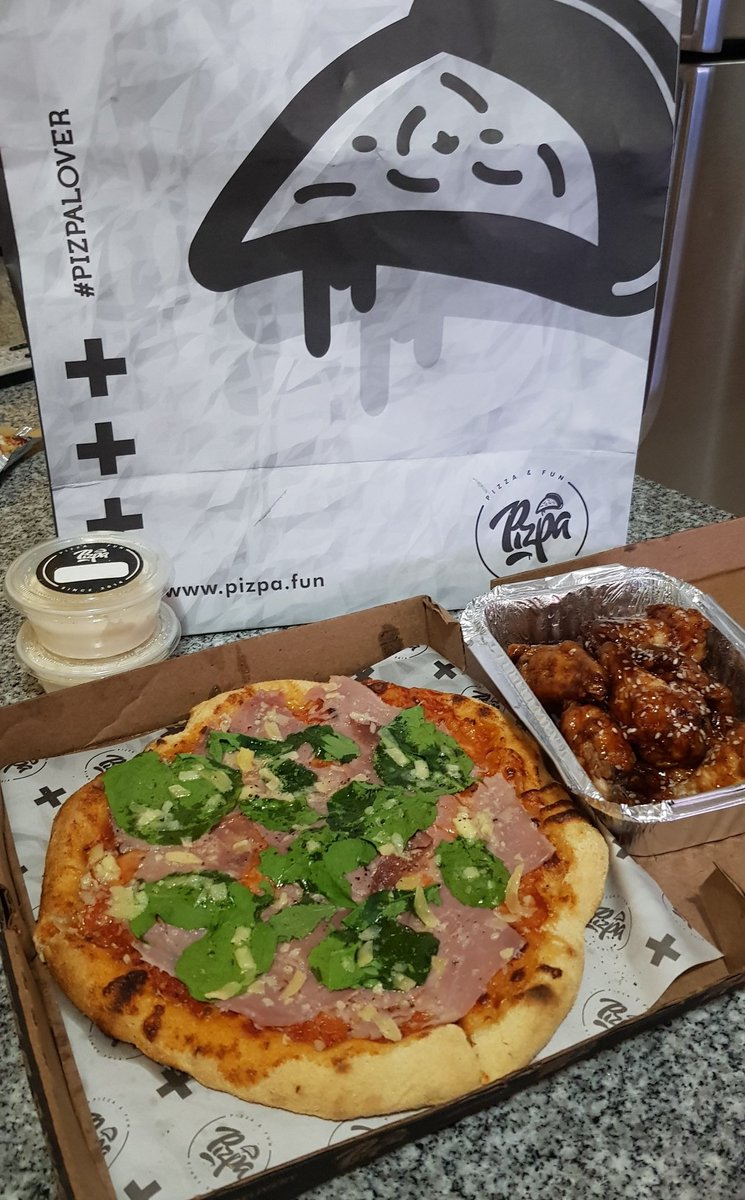 Peke1606's tweet photo. Yo debo confesar que cuando vengo a #Caracas no puedo dejar de comer en #cometealgo @pizpafun @SomosPizpa #pizpalove pedido con la gente de @PideYummy y con ellos si me llego 😍😍😍 https://t.co/xeLcObKMMg