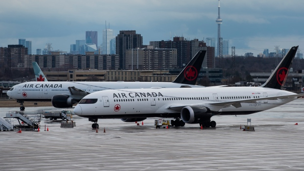 CP24's tweet photo. Ford calls on feds to use rapid testing to allow international travellers to arrive in Canada without quarantine https://t.co/EHywhWYiZs https://t.co/BZndSlabiL