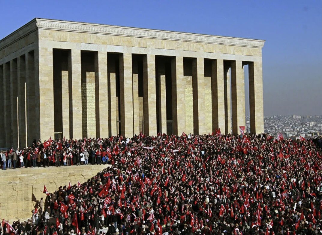 Seni anmak kadar anlamak da gerek..
Daima izindeyim, sana minnettarlığımız kelimlerle ölçülmez Atam 🖤 #10kasım #Atamİzindeyiz