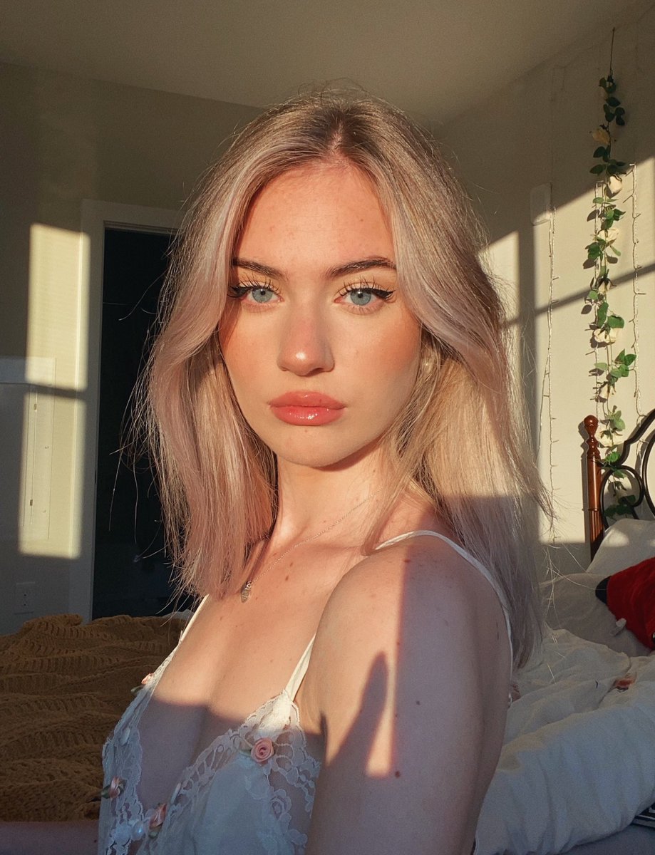 _kennedywalsh's tweet photo. stares directly into sun just to feel something https://t.co/hcZw3UhFDN