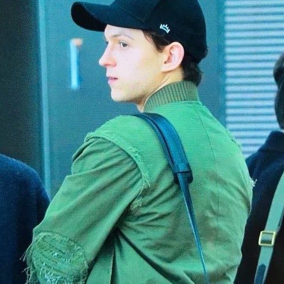 Tom Holland as Microphones,A Thread: