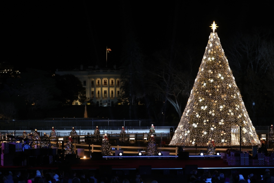 National Park Foundation (@nationalparkfdn) on Twitter photo Save the date for the 98th National Christmas Tree Lighting! Once again, we're joining up with <a href="/NatlParkService/">National Park Service</a> and <a href="/PresParkNPS/">The White House and President's Park NPS</a> for this beloved American tradition.
Press release: prks.org/38oghtz
📸<a href="/NatlParkService/">National Park Service</a> Save the date for the 98th National Christmas Tree Lighting! Once again, we're joining up with <a href="/NatlParkService/">National Park Service</a> and <a href="/PresParkNPS/">The White House and President's Park NPS</a> for this beloved American tradition.
Press release: prks.org/38oghtz
📸<a href="/NatlParkService/">National Park Service</a>
