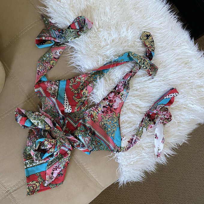 More items listed on my Poshmark💕 https://t.co/U1XYBMIQUX https://t.co/YCTI92Qxua