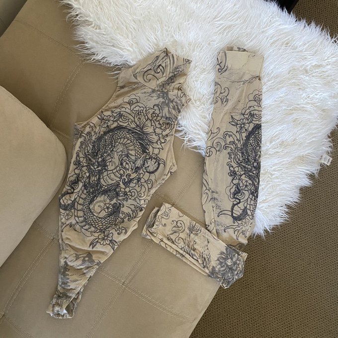 More items listed on my Poshmark💕 https://t.co/U1XYBMIQUX https://t.co/YCTI92Qxua