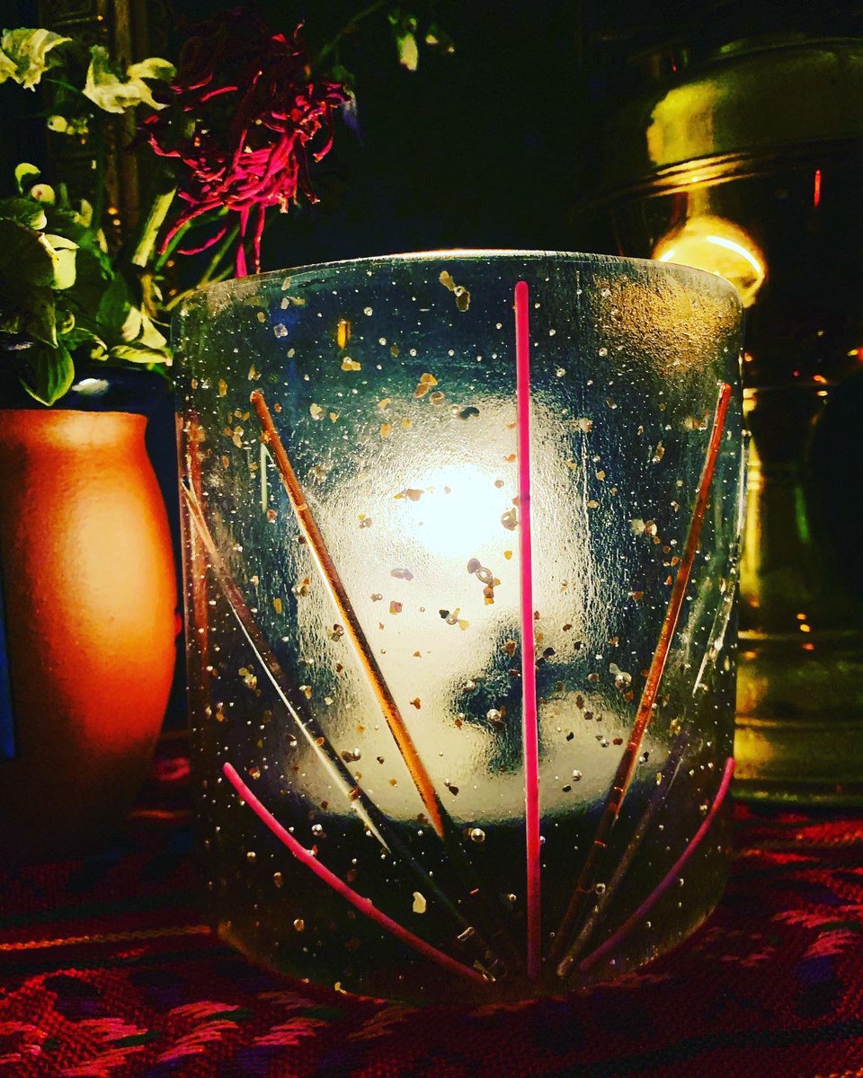 I’m going to be doing an Etsy shop update this week! Kinda hard right now with no gigs on the horizon...! Link in profile! Please share folks 🖤