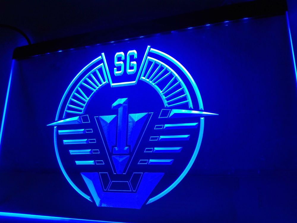 CaptainBadger79's tweet photo. SG1 &amp; Atlantis signs found on Pinterest in honour of #NeonSignDay #Stargate https://t.co/SYK2JYvx20
