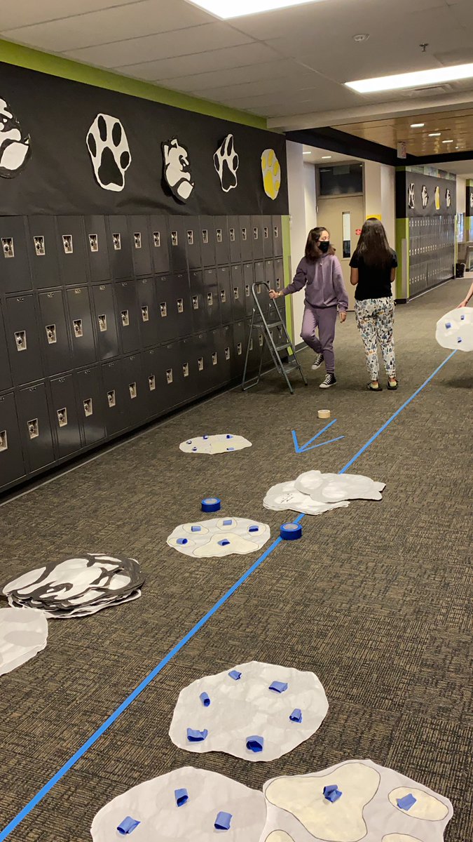 kelleyrobb's tweet photo. @BGHSSTUGO working hard to decorate the school! @BGHS_DVUSD https://t.co/ph3DmbewHc