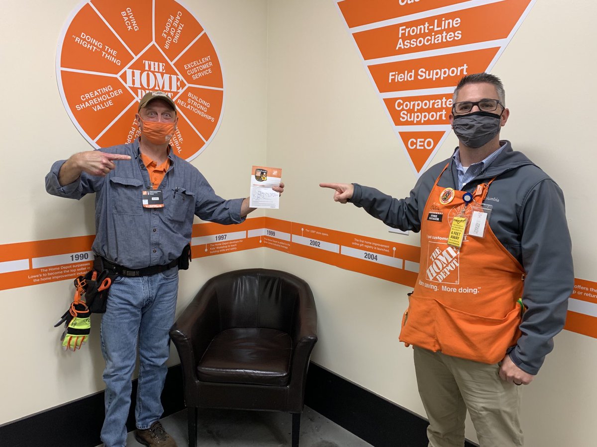 Kicking off #PNWMETPartnershipWeek by recognizing MET associate John for leading his peers to deliver an amazing Black November and Gift Center set! ⁦#snohomishsalestrain @KristinC_THD⁩ ⁦<a href="/Stuhr2001/">Philip Stuhr</a>⁩