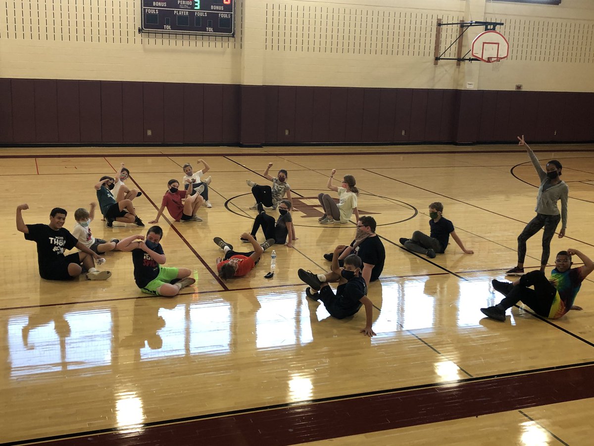 RMS_HealthPE's tweet photo. Nice stretch after 2miles of running & a 30 minute HIIT circuit! Kids are feeling strong💪🏻 #rmsnation #radnorstrong @drdougkent @RTSD_DrWiedlich https://t.co/pBEdmkczSJ
