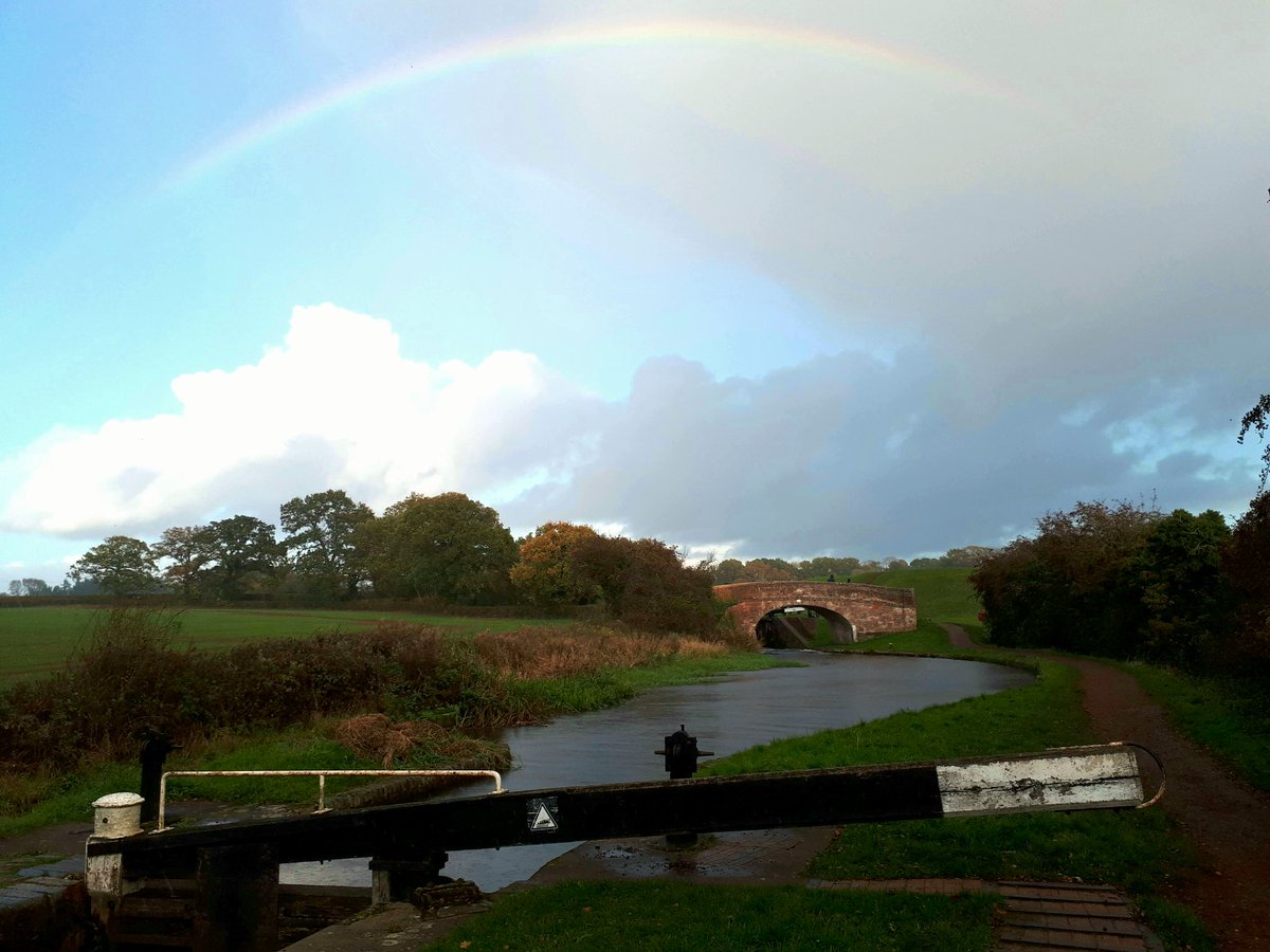 Jo_Slade's tweet photo. @bromsgrovesoc @CRTBoating This photo was taken recently on the Tardebigge flight of locks.
#lockdownlist #CanalLife #rainbow
#missingboat
@CRTBoating https://t.co/Q7Qe681OV5