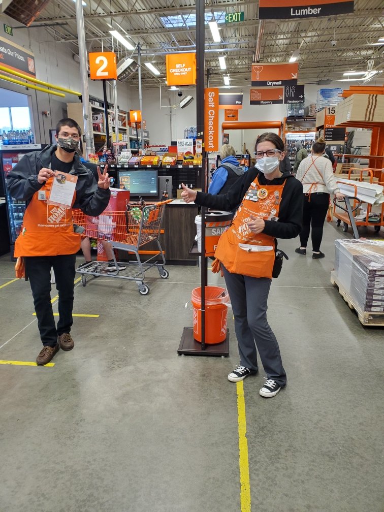 Cashier Tavius going above and beyond to take care of a curbside customer!!! Fantastic job!!! <a href="/alicia4jackson/">Alicia Jackson</a> @ThdBeagley <a href="/KB8563HD/">Kevin</a> @TracieD317