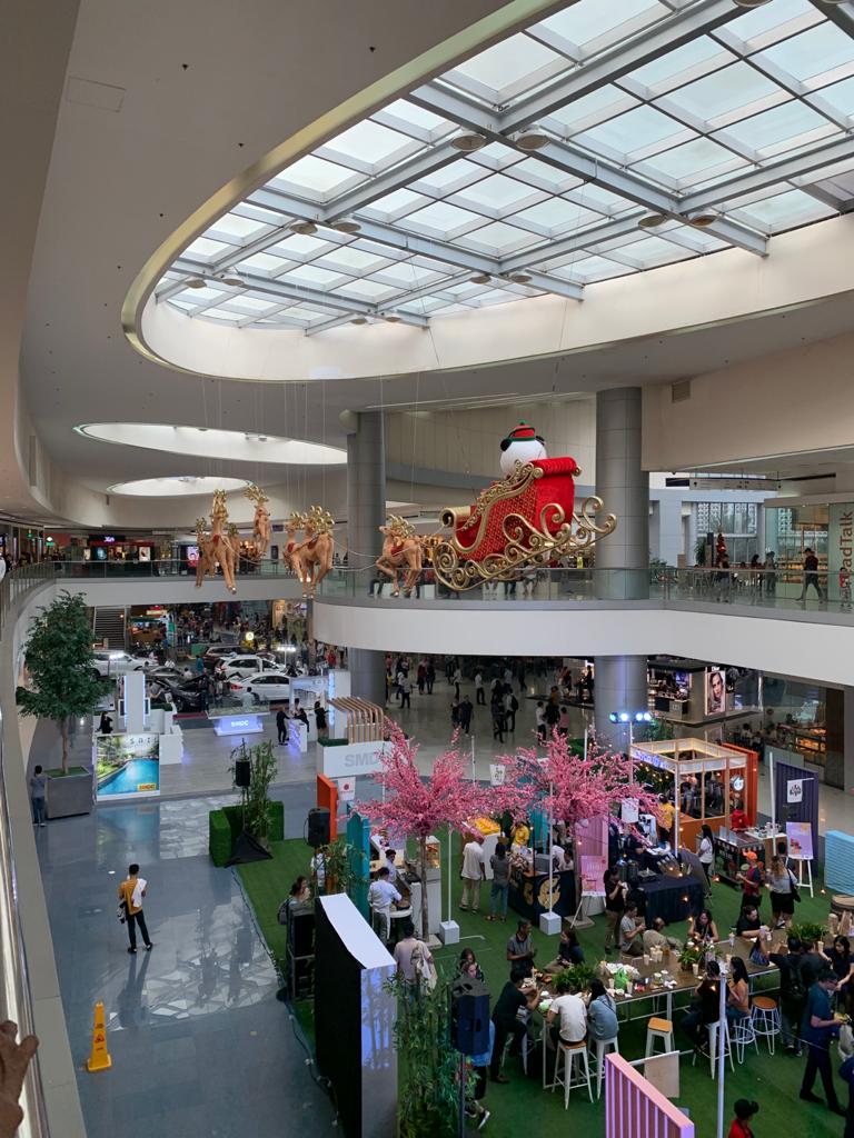 So that's just a few things I picked up on. Thanks for stopping by. Bonus tidbit: Filipinos celebrate the run up to Christmas for all of the 'Ber' months, so you'll often see decorations going up as early as September. Here's a couple pics from when I visited last year in October