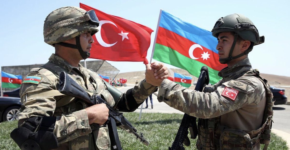Azerbaycan bayrağını Karabağ’da astık. Türklüğe şan kattık. An itibarıyla ermeniler diz çökmüş, yenilgiyi kabullenmiştir.  Can Azerbaycan 🇦🇿 🇹🇷 🐺 #Azerbajian #Karabagh