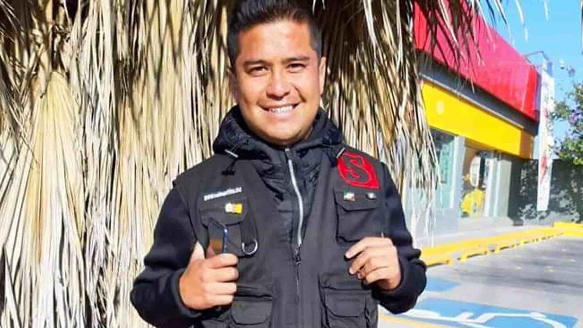 azucenau's tweet photo. Nuestro compañero periodista, Israel Vázquez del medio "El Salamantino" fue asesinado mientras hacía una cobertura sobre el hallazgo de restos humanos, en Salamanca, #Guanajuato #QEPD https://t.co/cn3aMSIwRy