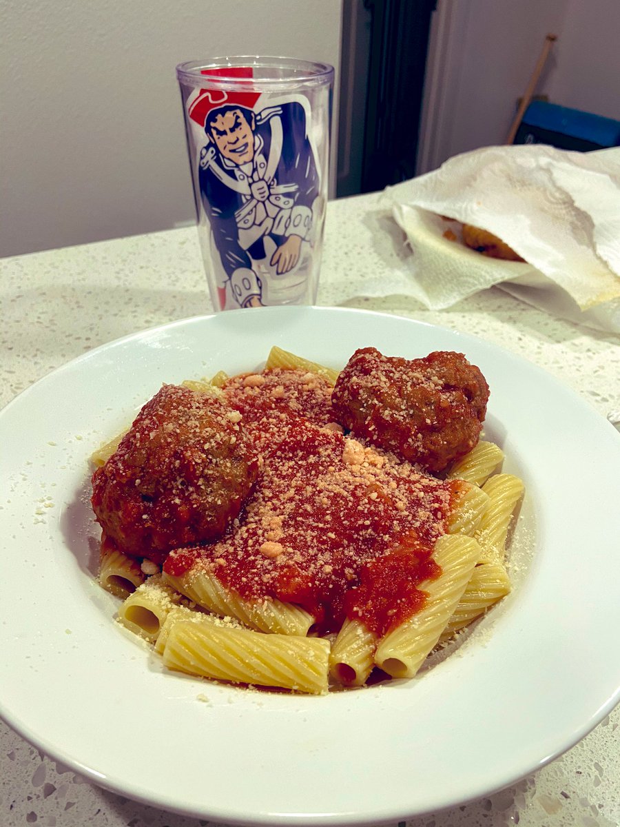 Dante5_4's tweet photo. Lets go Pats!! 🇮🇹🇮🇹🇮🇹@ScoutsCooking #MNF https://t.co/j44lIInoIJ