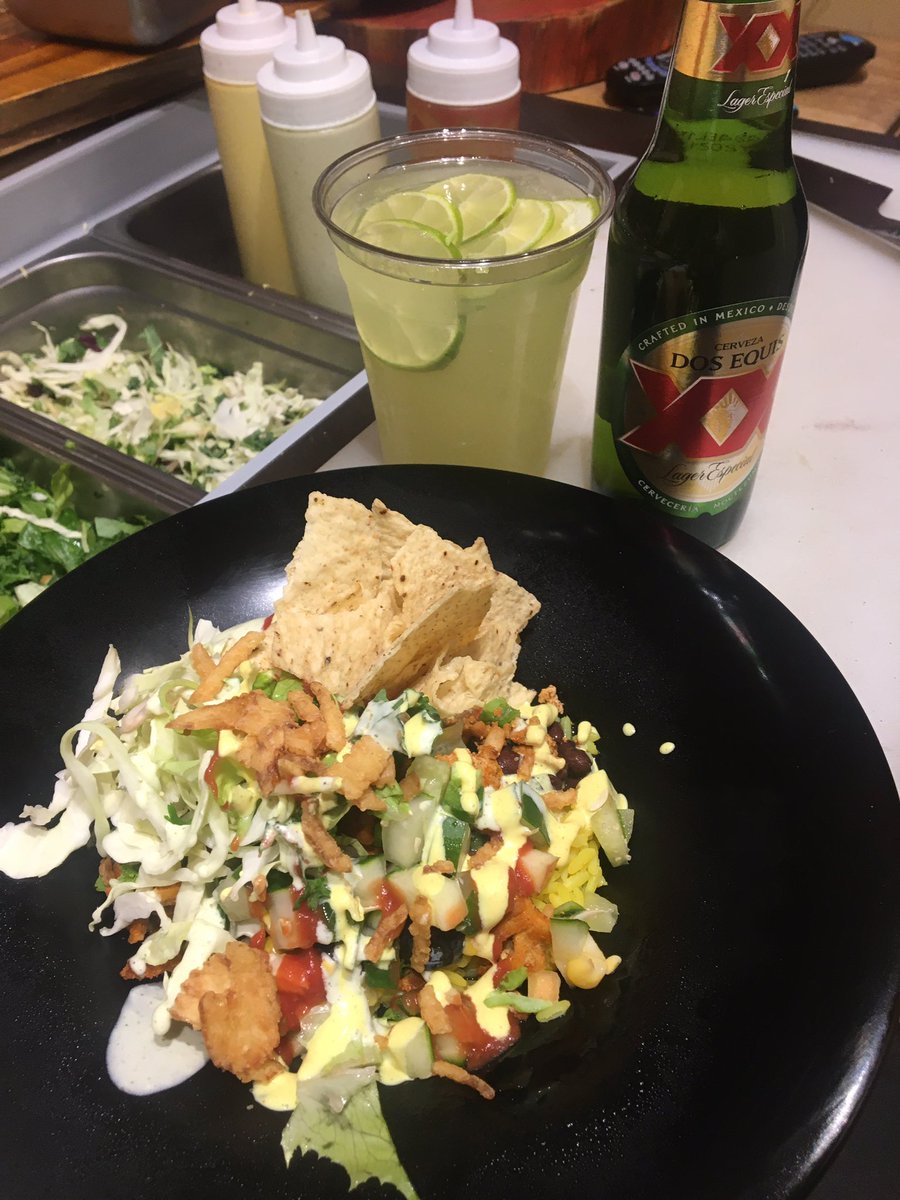 PhattTaco's tweet photo. Tostadalicious ... ground Turkey with lemon spices, and a lime margarita 😎 https://t.co/bIRVX2WRzZ