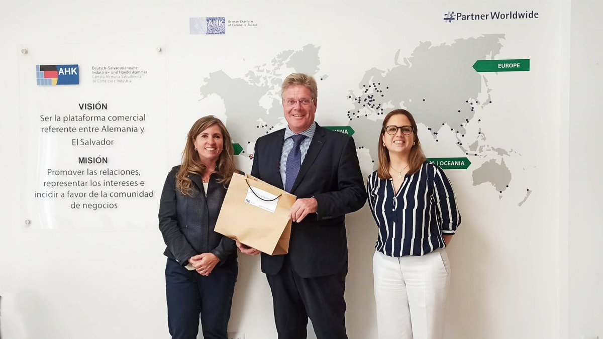 dhk_sv's tweet photo. Fue un gusto recibir la visita del Embajador de #Alemania Dr. Peter Woeste. Emocionados sobre el futuro trabajo en conjunto 🇸🇻🇩🇪
#PartnerWorldwide #PartnerAHK #Germany https://t.co/yMlZZuBUub