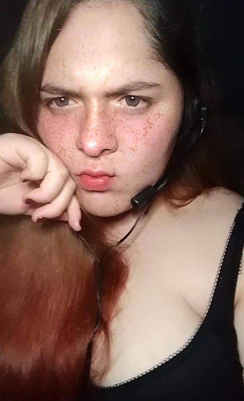 AllieVbon's tweet photo. Me mama hacer streams en la madrugada ❤️ https://t.co/kcvqrcxDkQ