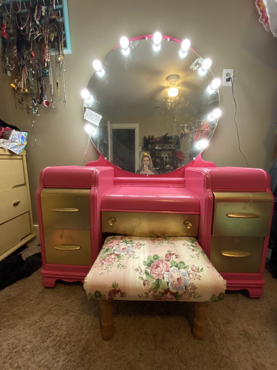 Barbie dream house vanity!! #barbiemode #barbiedreamhouse #barbielife #barbieaesthetic #pinkandgold #antiquevanity #antiquefurniture #diy #refurbished #1920style #flapperlife #ilovepink #shescrafty