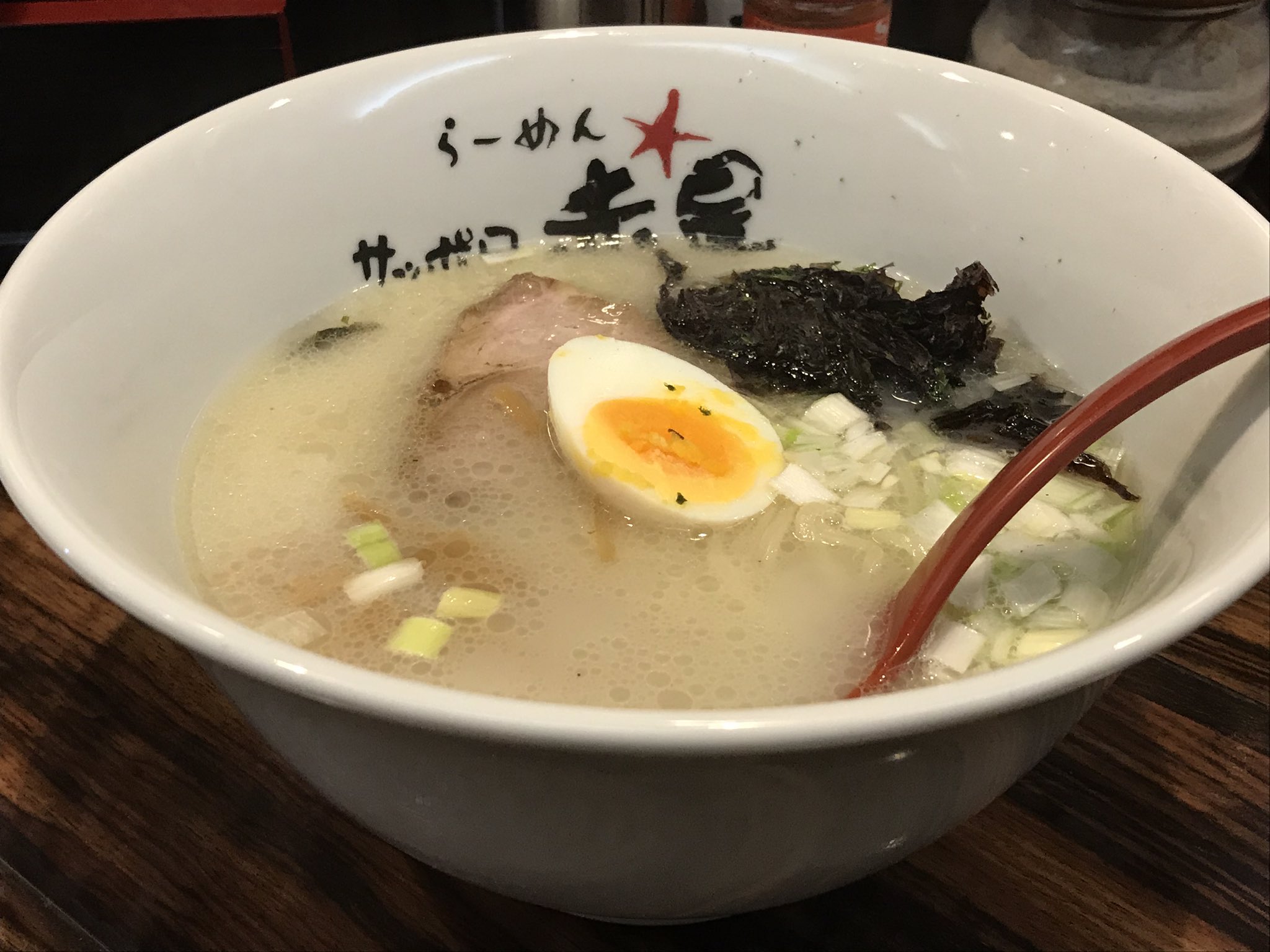 北海道食い道楽グルメ紀行 札幌市 らーめんサッポロ赤星 ワンコインラーメンですが 岩海苔のトッピングがいいですね 写真は トッピングなしです 札幌 ラーメン 北海道ラーメン 札幌らーめん サッポロ赤星 T Co Vgvcmdktlg Twitter