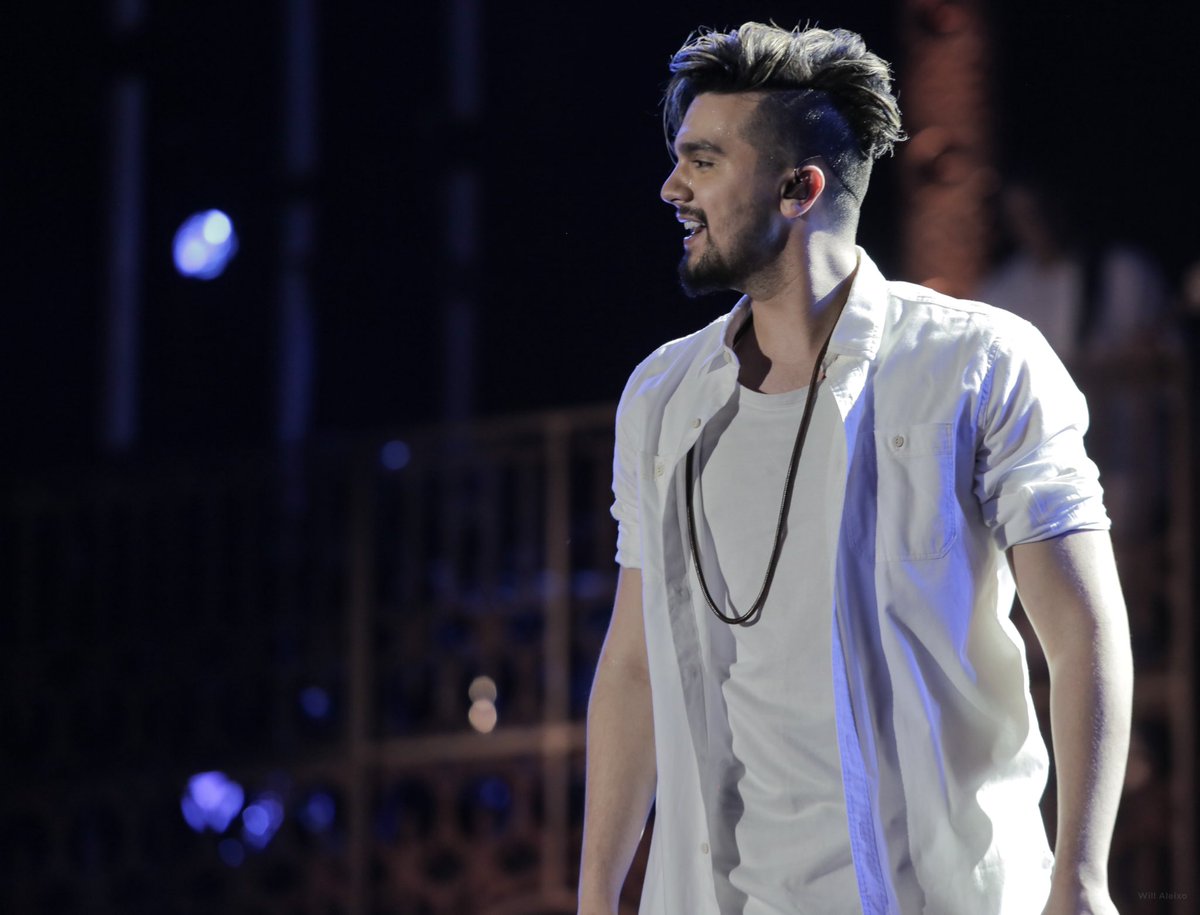 luansantana's tweet photo. #TB de uma das melhores apresentações... será que alguém descobre onde foi? 

E quando eles (os shows) voltam mesmo? 😢 https://t.co/0SjJz2C2Av
