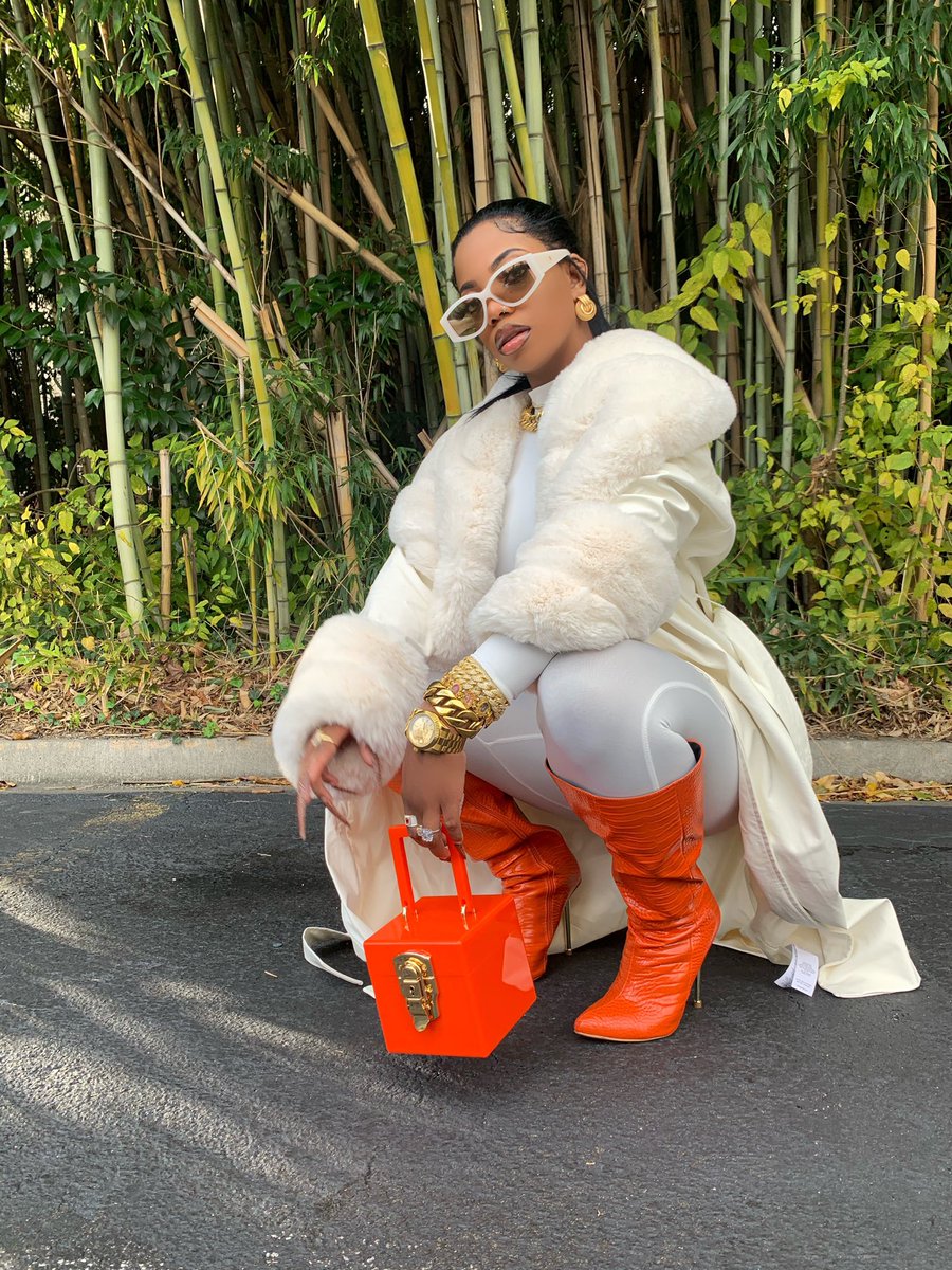 dearra's tweet photo. pumpkin spice and errrrthang nice 🧡 https://t.co/ci6HhabeoM