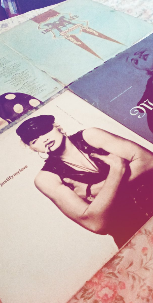 CHAVADOR71's tweet photo. 🔥🔥🔥🔥👑🎶💓🎉
#TheImmaculateCollection30 #Madonna #vinil https://t.co/ZSl5A8RjFu