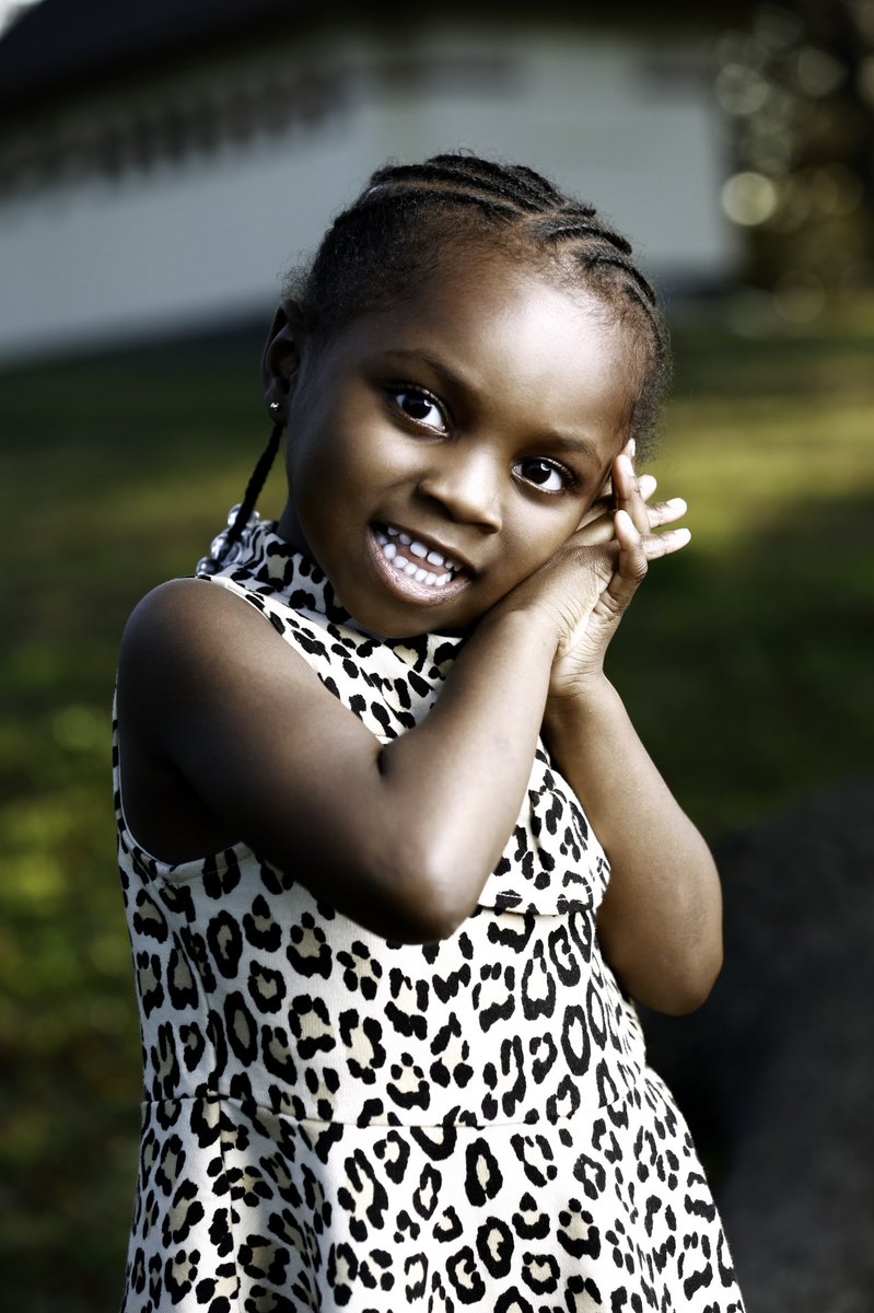 KellyKaptures's tweet photo. “Children are the hands by which we take hold of heaven.” — Henry Ward Beecher
So precious... this little lady knows how to pose for the camera!! 😘
#children
#childphotography
#fallsessions
#booktoday📸
#Novemberpics
#picoftheday📸
kellykaptures
#familyshoots https://t.co/JYyMMOojpu