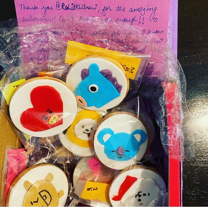 MonicaThakran's tweet photo. @chartdata @BTS_twt @jasmineTHECHEF made and gifted @rohitkhilnani #bt21 cookies ...how sweet 😘😘💜💜 https://t.co/P1wbvVRJ1N