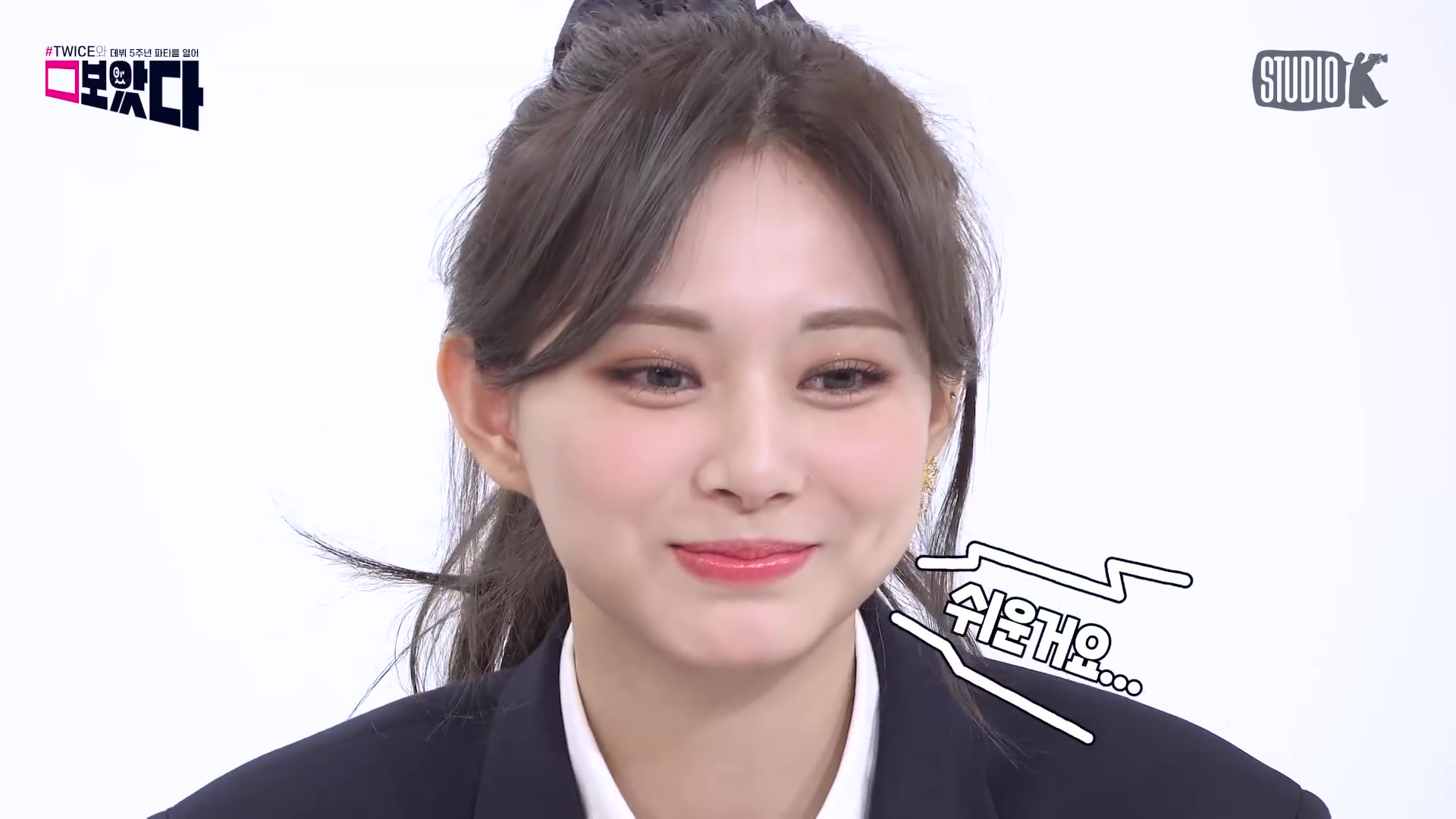 Fairy Semi Hiatus I Love Tzuyu S Ponytail Makeup Here So Much She Looks So Cute Young Here Like We Could Tell She Is The Maknae For Sure I Ve