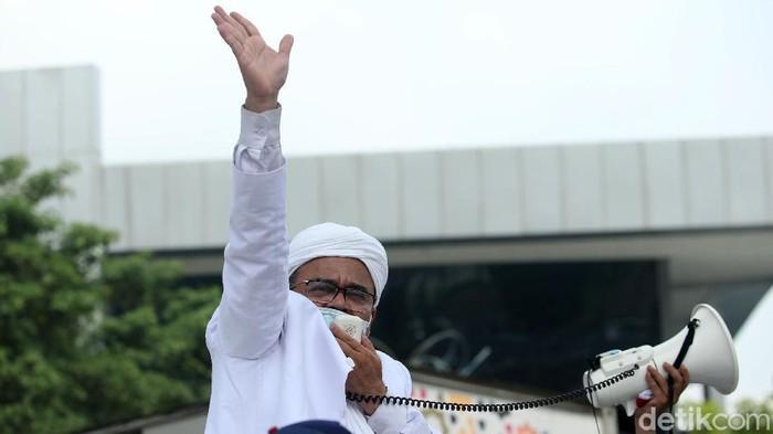 detikcom's tweet photo. #Foto Imam Besar FPI Habib Rizieq Syihab akhirnya tiba di Indonesia. Habib Rizieq langsung keluar dari Terminal 3 dan langsung berorasi. Berikut momennya: #HabibRizieq

Baca selengkapnya di https://t.co/xrzCRPsiJI
Foto: Rifkianto Nugroho/detikcom https://t.co/lkSUOxvhMw