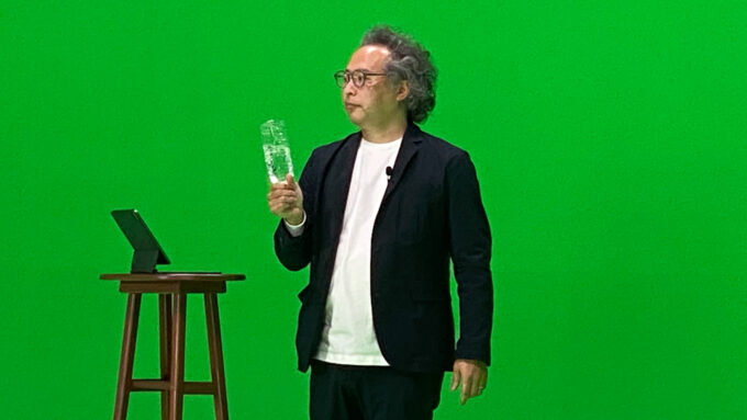 panoravr's tweet photo. 透明なペットボトルの水もきれいに抜けるのがスゴいです

50坪の巨大グリーンバックと合成精度がヤバい！ バーチャル・ライン・スタジオ、「XR対応スタジオ」をオープン
https://t.co/gTelXpn9fH https://t.co/2ZXmSmWu6j