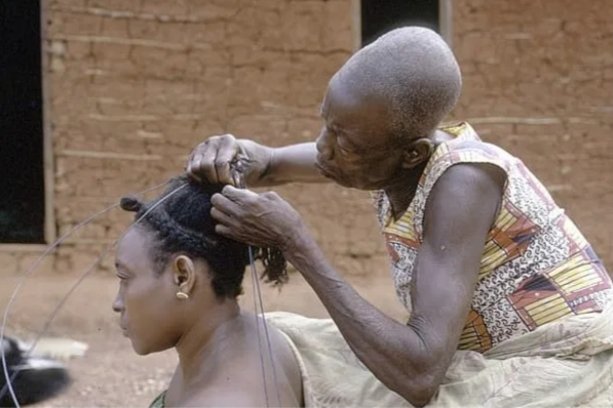 GrowingCrowns13's tweet photo. Hair was seen as a way to help with divine connection, which is why hair styling was trusted to be done by close relatives. It was considered a very significant social activity and that tradition still continues on til this day. https://t.co/dnlDJRDVp1