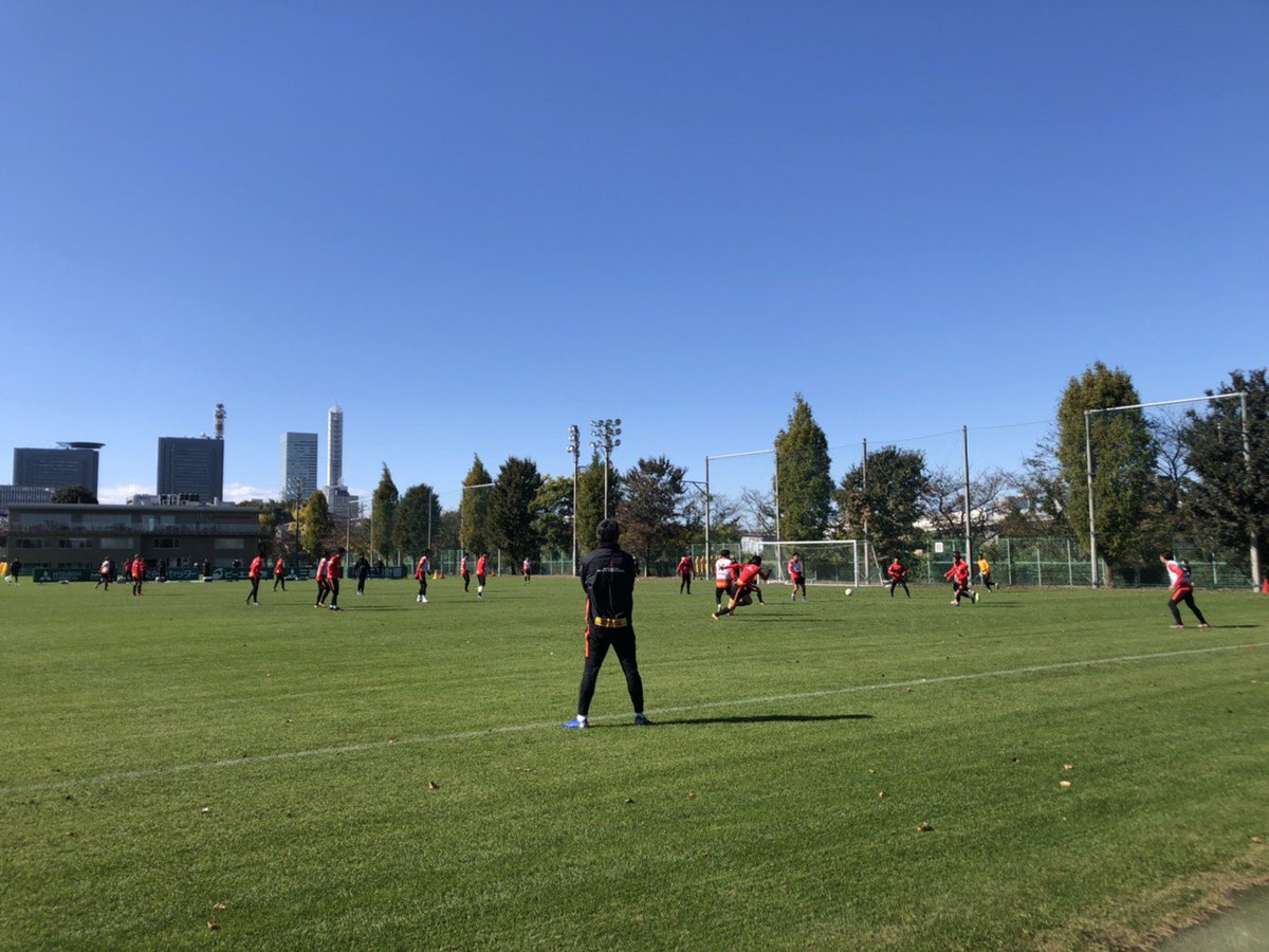 レッズプレス リアルタイム大原 この日 練習が報道陣に公開されました 阿部選手 柴戸選手が完全合流となりました Zoomのインタビューでは橋岡選手が登場 詳しくは この後のレポートでお伝えします 石田記者 T Co Y5j1576fhu 浦和